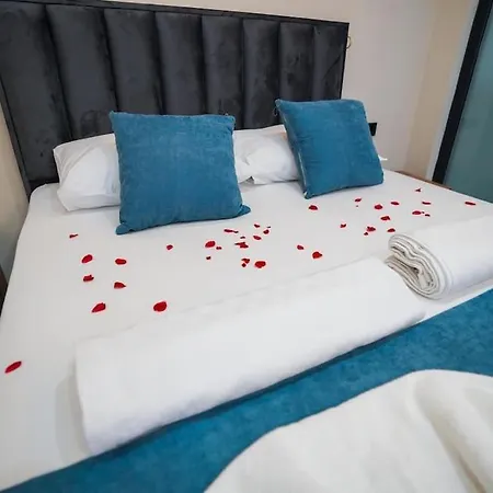 Hotel Mees / Kargi