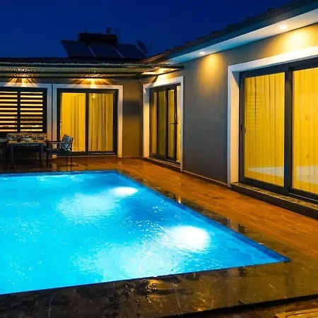 Mees / Kargi Hotel 4*